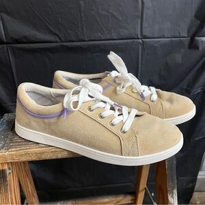 Revitalign 9 women’s orthotic tan sneakers